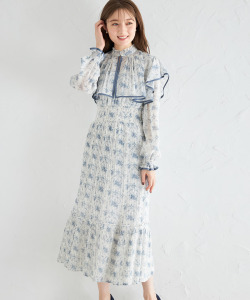 クラシカルアート風フラワープリントプリーツケープワンピース 【vorchie ヴォーシェ】 tocco closet(トッコクローゼット)  ＊スペシャルプライス品につき返品/キャンセル/配送日指定不可/ラッピング不可/少量在庫のセールの為交換は出来かねる場合がございます。