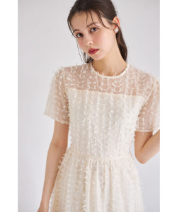 ウエストリボン付きシアーフリンジワンピース tocco closet（トッコクローゼット）＊スペシャルプライス品につき返品/キャンセル/配送日指定不可/ラッピング不可/少量在庫のセールの為交換は出来かねる場合がございます。