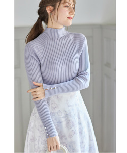 袖口パール付きハイネックリブニットプルオーバー【rebery】 tocco closet　＊スペシャルプライス品につき返品/キャンセル/配送日指定不可/ラッピング不可/少量在庫のセールの為交換は出来かねる場合がございます。