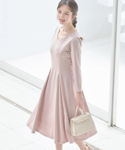 袖口フラワーモチーフ付きタックフレアポンチワンピース 3/14(木)再販決定☆【jevilla ジェヴィラ】 tocco closet(トッコクローゼット)《2024 Spring Ceremony Style》※少量の在庫確保による再販売の為、交換は出来かねる場合がございます。予めご了承ください。