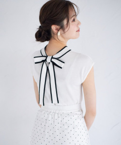前後２ＷＡＹ配色ライン入りボウタイリボンニットプルオーバー tocco closet ＊スペシャルプライス品につき返品/キャンセル/配送日指定不可/ラッピング不可/少量在庫のセールの為交換は出来かねる場合がございます。