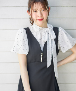 リボンタイ付きシアードットバルーンスリーブブラウス【fangele ファンジェル】 tocco closet(トッコクローゼット)＊スペシャルプライス品につき返品/キャンセル/配送日指定不可/ラッピング不可/少量在庫のセールの為交換は出来かねる場合がございます。