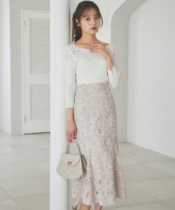 刺繍フラワーマーメイドスカート【fanese ファネス】 tocco closet《美人百花2024年9月号泉里香さんベージュ着用》＊スペシャルプライス品につき返品/キャンセル/配送日指定不可/ラッピング不可/少量在庫のセールの為交換は出来かねる場合がございます。