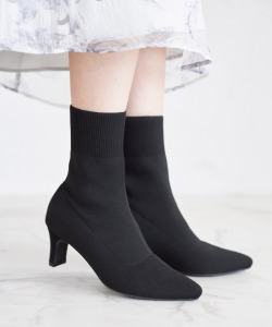ポインテッドトゥニットショートブーツ 3月8日(土)オフィシャルサイト限定再販☆ tocco closet(トッコクローゼット)＊スペシャルプライス品につき返品/キャンセル/配送日指定不可/ラッピング不可/少量在庫のセールの為交換は出来かねる場合がございます。