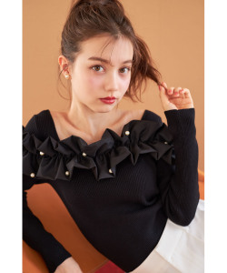 パール付きフリル切り替えリブニットプルオーバー  【nakios ナキオス】tocco closet(トッコクローゼット) ＊スペシャルプライス品につき返品/キャンセル/配送日指定不可/ラッピング不可/少量在庫のセールの為交換は出来かねる場合がございます。