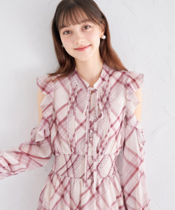 リボン付きフリルオープンショルダーウエストシャーリングチェックワンピース【nariane ナリアン】tocco closet(トッコクローゼット) ※オフィシャルサイト＆ルミネエスト限定