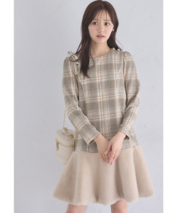 パール飾り釦付きヘムファー切り替えチェックワンピース【ainze エインズ】 tocco closet(トッコクローゼット)＊スペシャルプライス品につき返品/キャンセル/配送日指定不可/ラッピング不可/少量在庫のセールの為交換は出来かねる場合がございます。