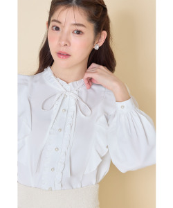 リボン付きパール釦ラッフルフリルブラウス【odalina オダリナ】 tocco closet ＊スペシャルプライス品につき返品/キャンセル/配送日指定不可/ラッピング不可/少量在庫のセールの為交換は出来かねる場合がございます。