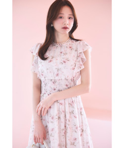 リングレース付きウエストシャーリングフラワープリントワンピース 7月14日(月)オフィシャルサイト限定再販☆《Spring Outer Collection》※森香澄さんはオフベージュ着用※少量の在庫確保による再販売の為、交換は出来かねる場合がございます。予めご了承ください。