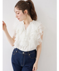 パール釦ラッフルフリルシアーブラウス 9月1日(月)オフィシャルサイト限定オフホワイト、ブラック再販☆【sylene シュレン】 tocco closet(トッコクローゼット)※少量の在庫確保による再販売の為、交換は出来かねる場合がございます。予めご了承ください。