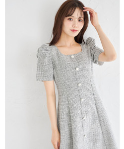 パール飾り釦付きパワーショルダーサマーツイードワンピース 7月18日(金)オフィシャルサイト限定再販☆【catira カティラ】※少量の在庫確保による再販売の為、交換は出来かねる場合がございます。予めご了承ください。