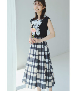 ウエストダーツチェック柄フレアスカート  tocco closet(トッコクローゼット) ※柏木由紀さんはブラック着用 ※グレイッシュピンクの入荷はありません