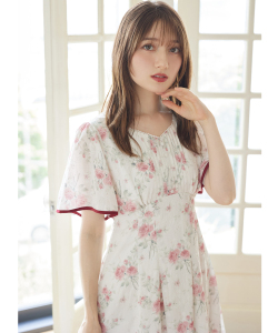フラワープリントパイピングフレアスリーブワンピース 9月1日(月)オフィシャルサイト限定再販☆【lumelis ルメリス】 tocco closet(トッコクローゼット)　《Summer→Autumn2025》※少量の在庫確保による再販売の為、交換は出来かねる場合がございます。予めご了承ください。