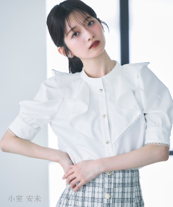 ハート釦ラインレース装飾ラッフルフリルブラウス 【elfilia エルフィリア】 tocco closet※小室安未さんはオフホワイト着用 ＊スペシャルプライス品につき返品/キャンセル/配送日指定不可/ラッピング不可/少量在庫のセールの為交換は出来かねる場合がございます。
