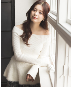 シャギー切り替えリブニットペプラムプルオーバー 11月2日(日)再販決定☆ tocco closet ※紺野彩夏さんはオフホワイト着用 ※少量の在庫確保による再販売の為、交換は出来かねる場合がございます。予めご了承ください。