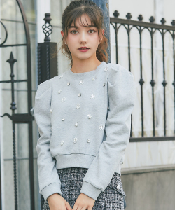 パールビジュー付きパワーショルダー裏毛プルオーバー   1月5日(月)グレー再販決定☆【mariuce マリュース】 tocco closet ※少量の在庫確保による再販売の為、交換は出来かねる場合がございます。