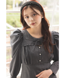 リボン＆パール付きデコルテ開きワンピース 11月6日(木)オフィシャルサイト限定再販☆【mellina メリーナ】 tocco closet(トッコクローゼット)※紺野彩夏さんはチャコール着用※少量の在庫確保による再販売の為、交換は出来かねる場合がございます。予めご了承ください。