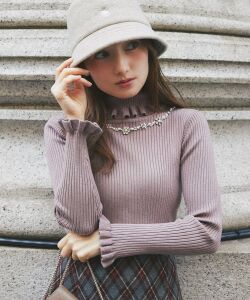 10月再販予定！入荷連絡受付中☆パールビジュー＆フリル付きタートルネックリブニットプルオーバー  tocco closet(トッコクローゼット)《HolidayCollection》