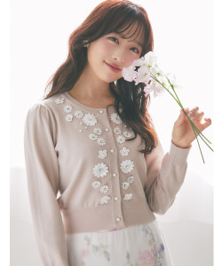 フラワーレースモチーフ付きパールビジュー装飾ニットカーディガン 1月28日(水)再販決定☆ tocco closet(トッコクローゼット)《KnitCollection》※小栗有以さんはピンク着用