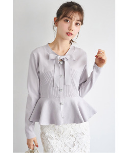 ビジュー釦付きボウタイリボンペプラムニットプルオーバー  tocco closet(トッコクローゼット)　