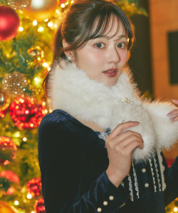 パール＆ビジュー付きファーティペット tocco closet(トッコクローゼット)《Moon Lady》《HolidayCollection》