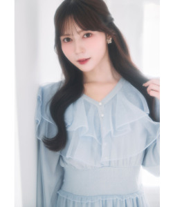 ラッフルフリル付きパール装飾ラメチュールワンピース tocco closet(トッコクローゼット)　※水瀬さららさんはライトブルー着用