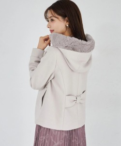 取り外し可能な２ＷＡＹファー付き後ろリボンショートコート tocco closet ＊スペシャルプライス品につき返品/キャンセル/配送日指定不可/ラッピング不可/少量在庫のセールの為交換は出来かねる場合がございます。