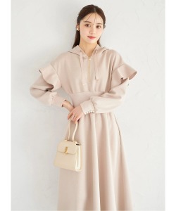 オフィシャルサイト限定再販☆ウエストリブ切り替えフリルスリーブボンディングフーディワンピース  ※中野恵那さんはグレー着用《RelaxWear》※少量の在庫確保による再販売の為、交換は出来かねる場合がございます。予めご了承ください。