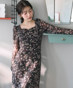 ウエストリボン付きパール装飾シアードットジャガード×フラワープリントギャザーワンピース tocco closet ※中野恵那さんブラウン着用 ＊スペシャルプライス品につき返品/キャンセル/配送日指定不可/ラッピング不可/少量在庫のセールの為交換は出来かねる場合がございます。