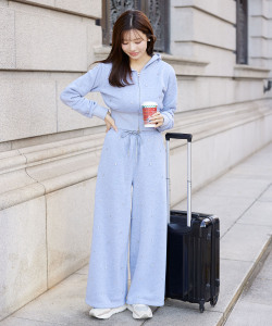 ビジューストーン付き裏起毛パーカー×パンツセットアップ  tocco closet(トッコクローゼット) 《RelaxWear》＊スペシャルプライス品につき返品/キャンセル/配送日指定不可/ラッピング不可/少量在庫のセールの為交換は出来かねる場合がございます。