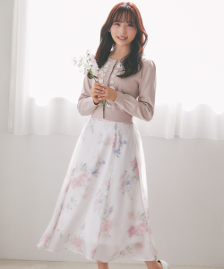 ウエストリボン付きラメシアーフラワープリントフレアスカート tocco closet(トッコクローゼット)　《Blossoming Spring 2026》※小栗有以さんはピンク着用