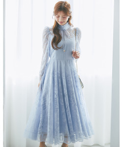 高貴な雰囲気で華やぐリボン付きパネル柄総レースワンピース tocco closet(トッコクローゼット)　《CeremonyStyle》※松川星さんはサックス着用