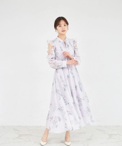 ラッフルフリルオープンショルダーボタニカルフラワープリントワンピース  tocco closet ※松川星さんはオフホワイト着用 ※ラベンダーの入荷はありません