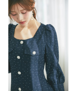 きらきらストーン付きスクエアネックビジュー飾り釦ワンピース tocco closet(トッコクローゼット)※松川星さんはネイビー着用