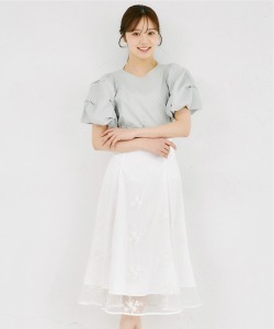 フラワー刺繍×ドットチュールバックレースアップフレアスカート  tocco closet(トッコクローゼット)＊スペシャルプライス品につき返品/キャンセル/配送日指定不可/ラッピング不可/少量在庫のセールの為交換は出来かねる場合がございます。