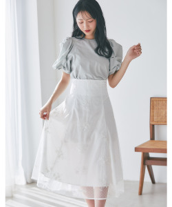フラワー刺繍×ドットチュールバックレースアップフレアスカート  4月18日(土)再販決定☆  tocco closet(トッコクローゼット)※野口衣織さんはオフホワイト着用