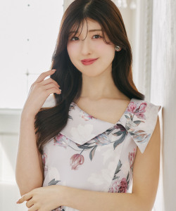 5月再販予定！入荷連絡受付中☆アシンメトリービッグカラーフラワープリントワンピース tocco closet(トッコクローゼット)《門脇伶奈さん(@kadowakireina)コラボ》