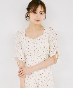 リボン付きギャザースリーブプチローズプリントセミマーメイドワンピース  4月5日(日)再販決定☆ tocco closet(トッコクローゼット)《Spring Onepiece Collection》※少量の在庫確保による再販売の為、交換は出来かねる場合がございます。予めご了承ください。
