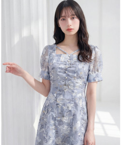 ブルー再販予定！入荷連絡受付中☆透き通る華やかさで肌を魅せるデコルテラインスクエアネックシアージャガードフラワーワンピース tocco closet(トッコクローゼット) ※森香澄さんはブルー着用 ※アプリコットの入荷はありません。