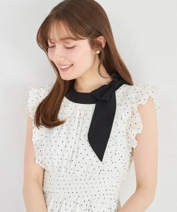 サイドリボン付きドットシャーリングワンピース tocco closet(トッコクローゼット)