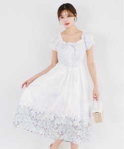 リボン付きシャーリングパネルフラワープリントワンピース  5月8日(金)ブルー再販決定☆ tocco closet(トッコクローゼット) ※少量の在庫確保による再販売の為、交換は出来かねる場合がございます。予めご了承ください。