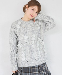 フラワーモチーフ付きローゲージニットプルオーバー tocco closet(トッコクローゼット)※オフィシャルサイト限定 ※セレクトアイテム