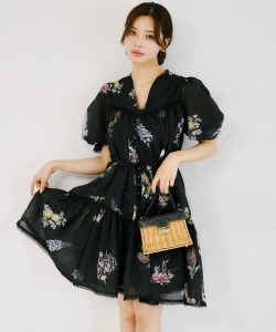 ウエストリボン付きラインレース装飾シアーフラワープリントミニワンピース tocco closet(トッコクローゼット) ※オフィシャルサイト限定
