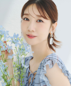 6月下旬販売予定！入荷連絡受付中☆リボン＆フリル付きウエストシャーリングチェックプリーツワンピース※柏木由紀さんはブルーグレー着用