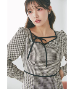 9月中旬販売予定！入荷連絡受付中☆アシメネックリボン千鳥柄ワンピース※えみ姉さんはブラウン着用
