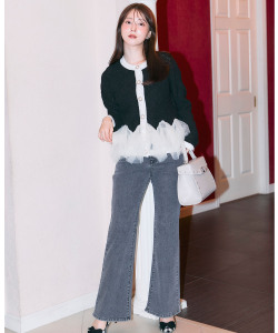 【Ｓ・Ｍサイズ展開】ビジュー釦付きハート刺繍セミフレア美脚ストレッチデニムパンツ tocco closet(トッコクローゼット)※えみ姉さんはブルー、麻亜里さんはグレー着用