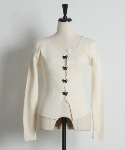 リボン釦レース装飾リブニットプルオーバー tocco closet(トッコクローゼット)※オフィシャルサイト限定 ※セレクトアイテム