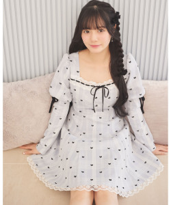 ベロアリボン付きフロッキーリボン×レースワンピース　Suyunn(スユン)　《PINKorBLUE》