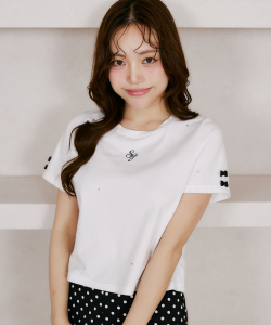 リボン付きストーン＆パール装飾ロゴ刺繍入りＴシャツ   7月18日(土)再販決定☆ Suyunn(スユン) ※松本ももなさんはホワイト着用※川村結衣さんはピンク着用