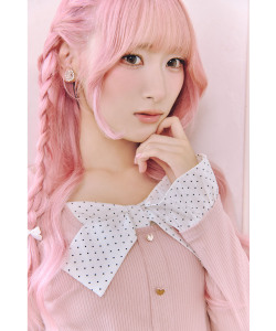 9/19販売予定！入荷連絡受付中☆白月光の儚げ甘さ♪ドットリボン×フリル袖ドッキングカットソー※齋藤樹愛羅さんはピンク着用